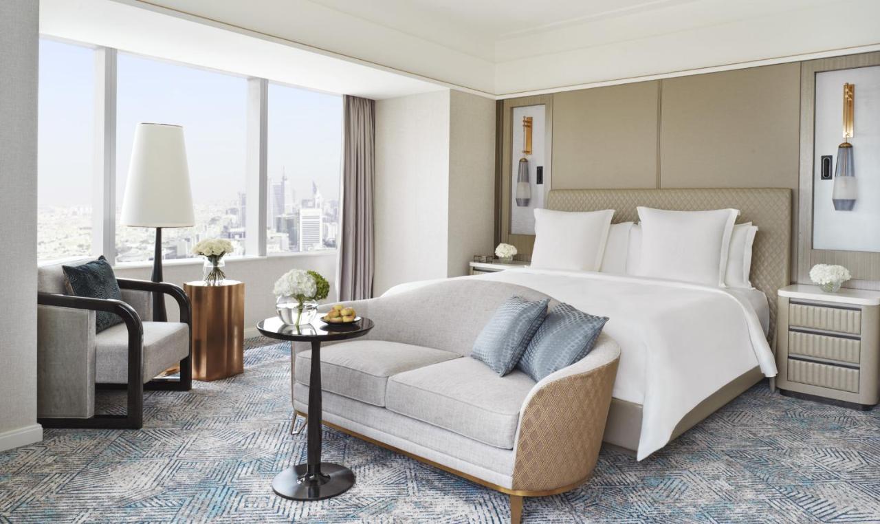 Executive Suite,1294755382:JPEG
